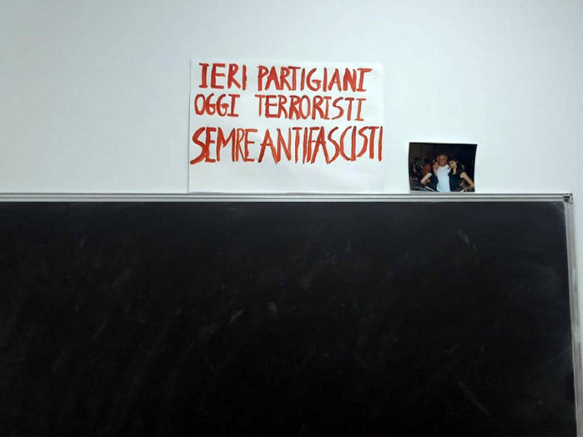 ieri partigiani oggi terroristi lo striscione choc degli anarchici a padova da Ilgiornale.it ieri partigiani oggi terroristi lo striscione choc degli anarchici a padova