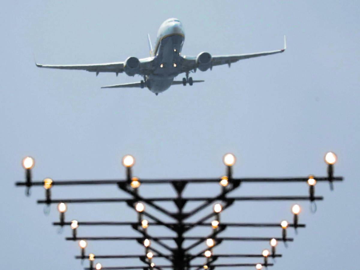 carburante per sei settimane la chiusura di hormuz e la profezia sui voli che preoccupa l europa da Ilgiornale.it carburante per sei settimane la chiusura di hormuz e la profezia sui voli che preoccupa l europa