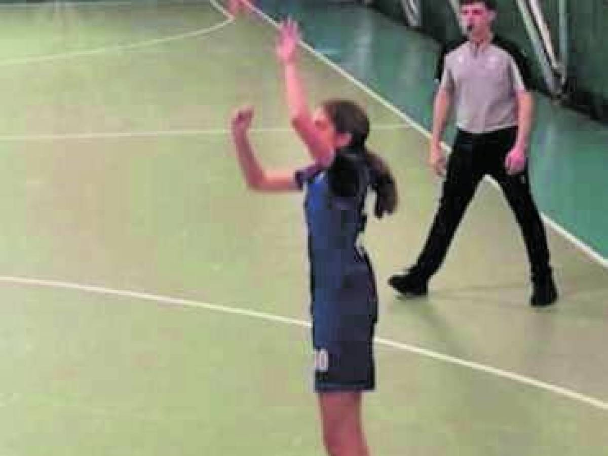 Muore a 15 anni dopo una cena con gli amici: era allergica al latte