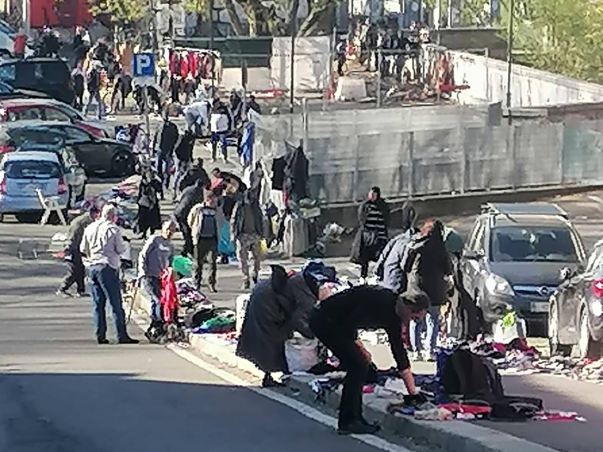 torino chiudono il suk ma gli abusivi continuano fdi al comune piace l illegalit224 da Ilgiornale.it torino chiudono il suk ma gli abusivi continuano fdi al comune piace l illegalit224