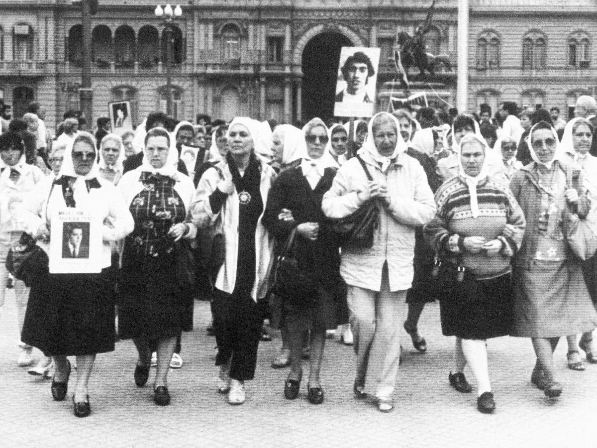 i cinquant anni delle abuelas de mayo le nonne che cercano i nipoti desaparecidos da Ilgiornale.it i cinquant anni delle abuelas de mayo le nonne che cercano i nipoti desaparecidos