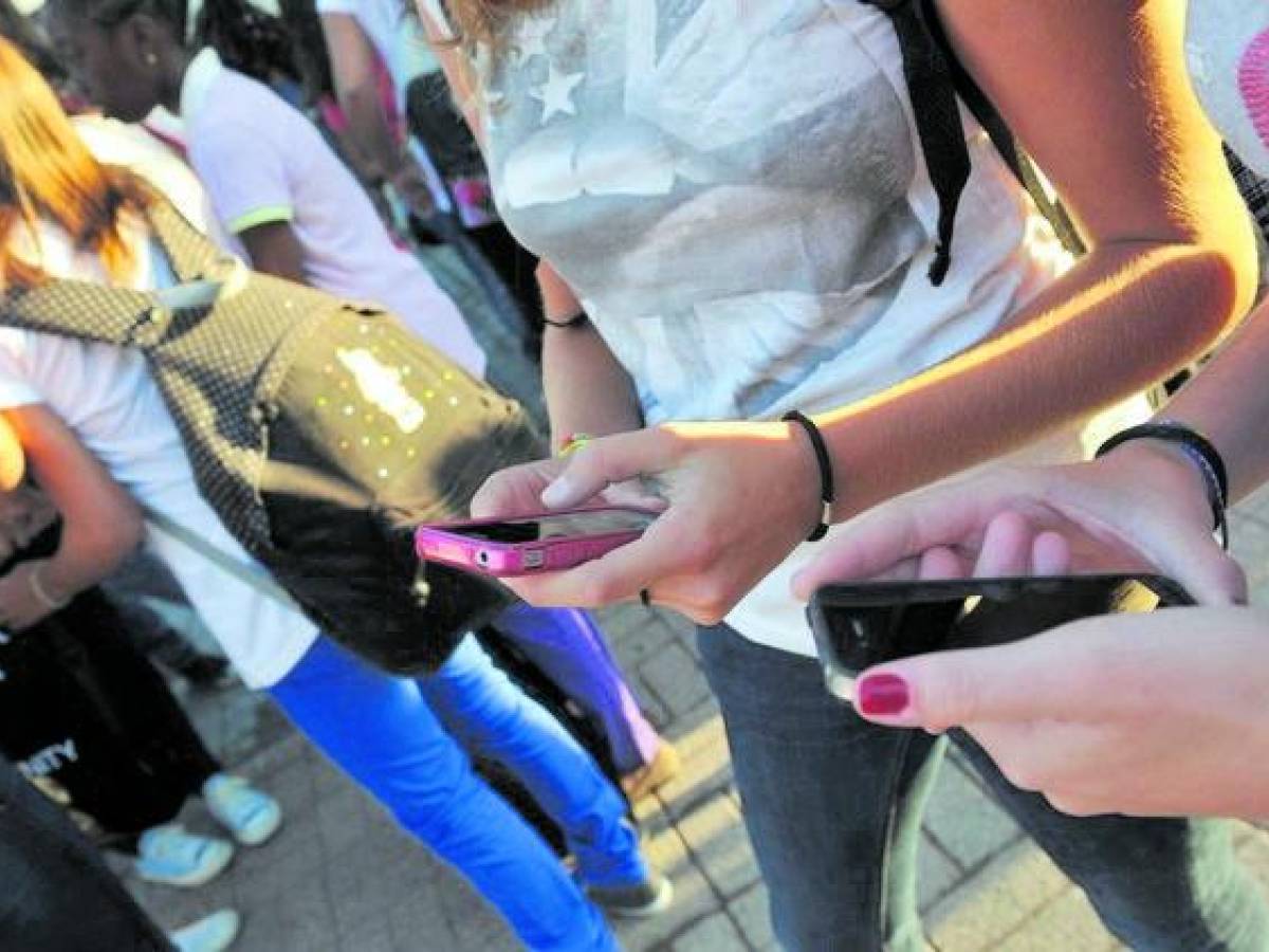 salviamo i giovani cervelli dai social l appello al governo che studia il divieto da Ilgiornale.it salviamo i giovani cervelli dai social l appello al governo che studia il divieto