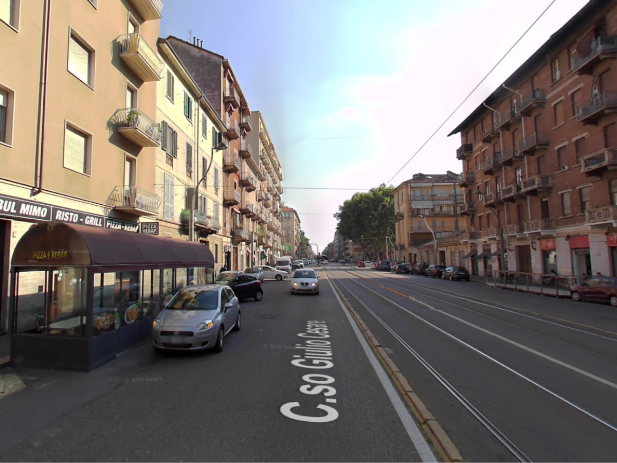 non la devi guardare e colpiscono tre persone un machete in pizzeria arrestato un tunisino da Ilgiornale.it non la devi guardare e colpiscono tre persone un machete in pizzeria arrestato un tunisino