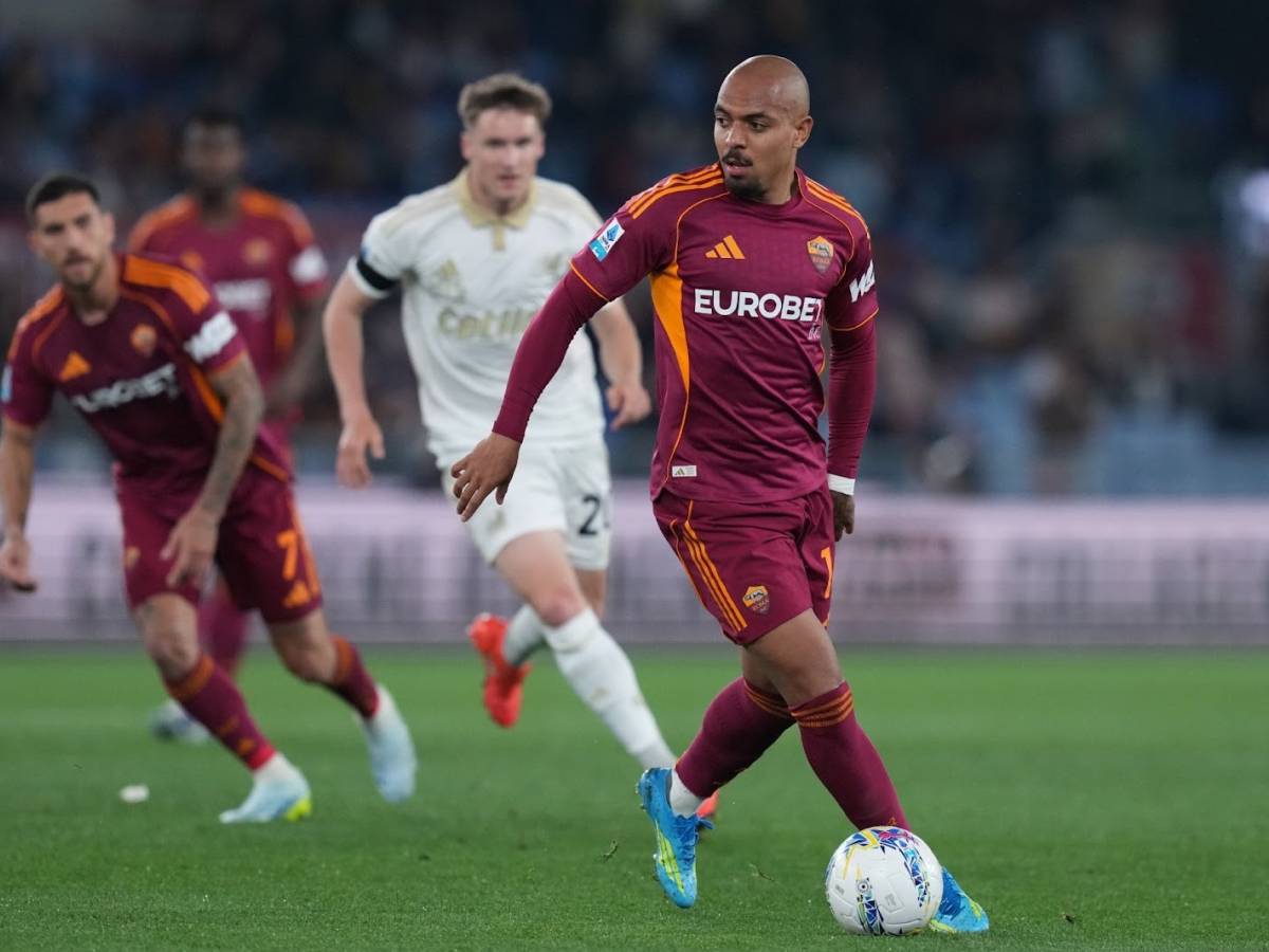malen sontuoso la sua tripletta regala la vittoria alla roma sul pisa da Ilgiornale.it malen sontuoso la sua tripletta regala la vittoria alla roma sul pisa