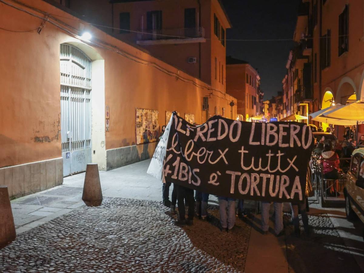 anarchici tutti prosciolti gli antagonisti che scatenarono il caos a bologna segnale di debolezza da Ilgiornale.it anarchici tutti prosciolti gli antagonisti che scatenarono il caos a bologna segnale di debolezza
