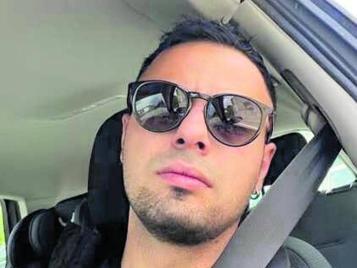 Massacrato in un agguato con spranghe e coltelli davanti a casa