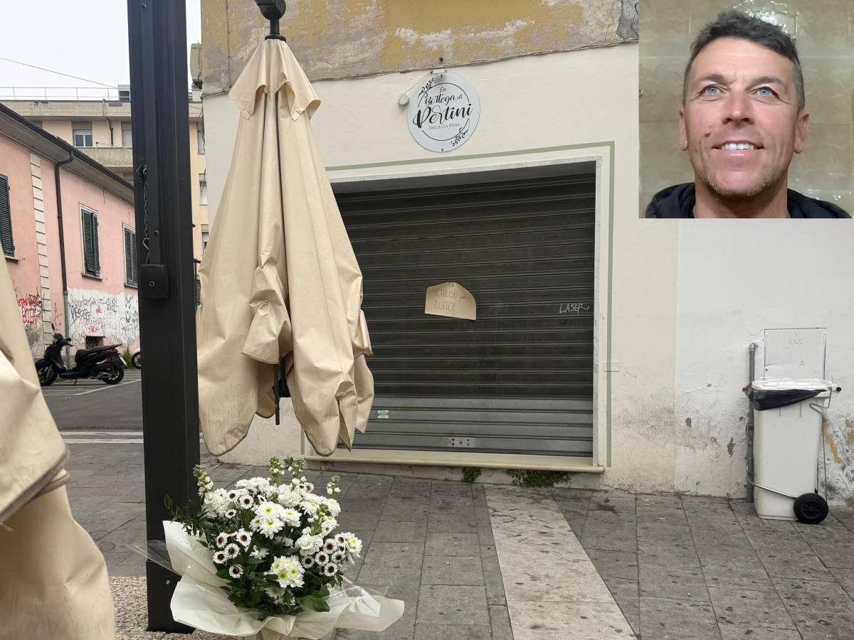 chiede di non lanciare bottiglie contro una vetrina e viene aggredito da un branco di giovanissimi muore davanti al figlio 11enne lo hanno ucciso come animali da Ilgiornale.it chiede di non lanciare bottiglie contro una vetrina e viene aggredito da un branco di giovanissimi muore davanti al figlio 11enne lo hanno ucciso come animali
