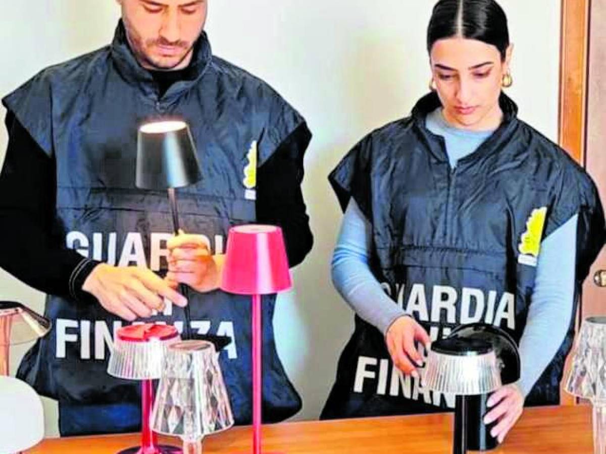 sequestrate migliaia di lampade e sedie iconiche di design taroccate da Ilgiornale.it sequestrate migliaia di lampade e sedie iconiche di design taroccate