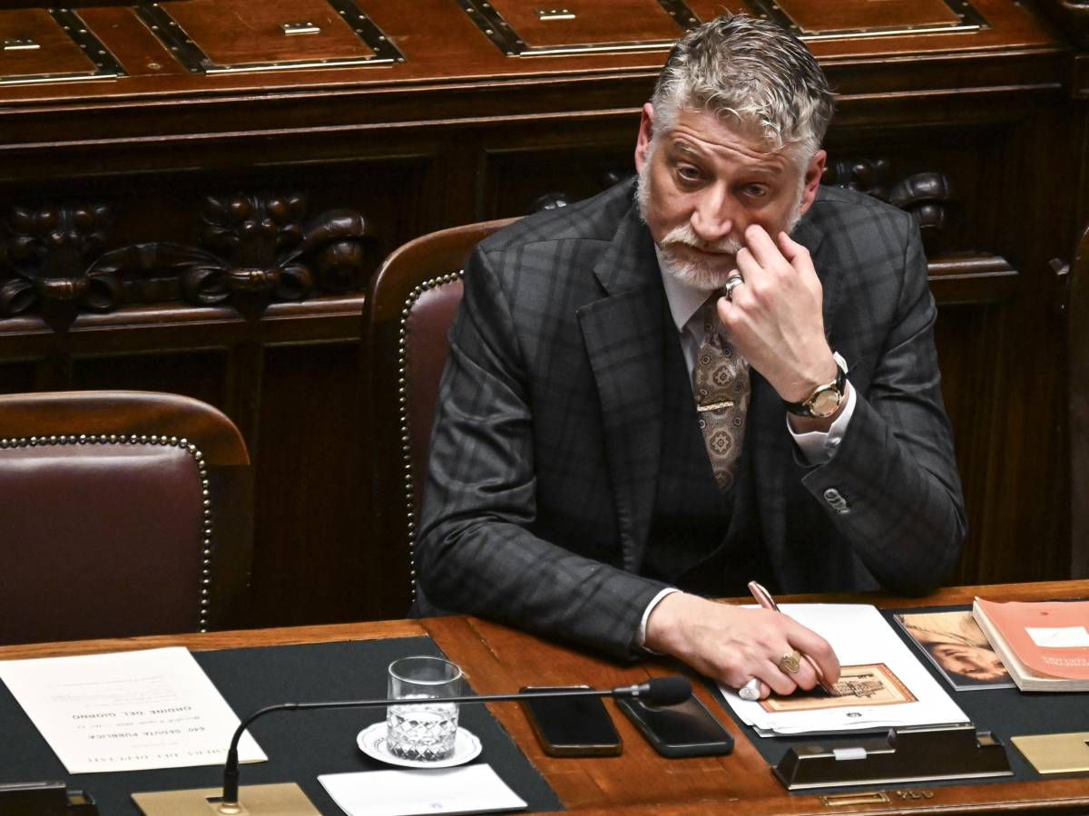 il ministro giuli sterilizzati i tagli a spettacolo dal vivo 6 milioni per assunzioni al ministro e 20 al fondo cinema da Ilgiornale.it il ministro giuli sterilizzati i tagli a spettacolo dal vivo 6 milioni per assunzioni al ministro e 20 al fondo cinema