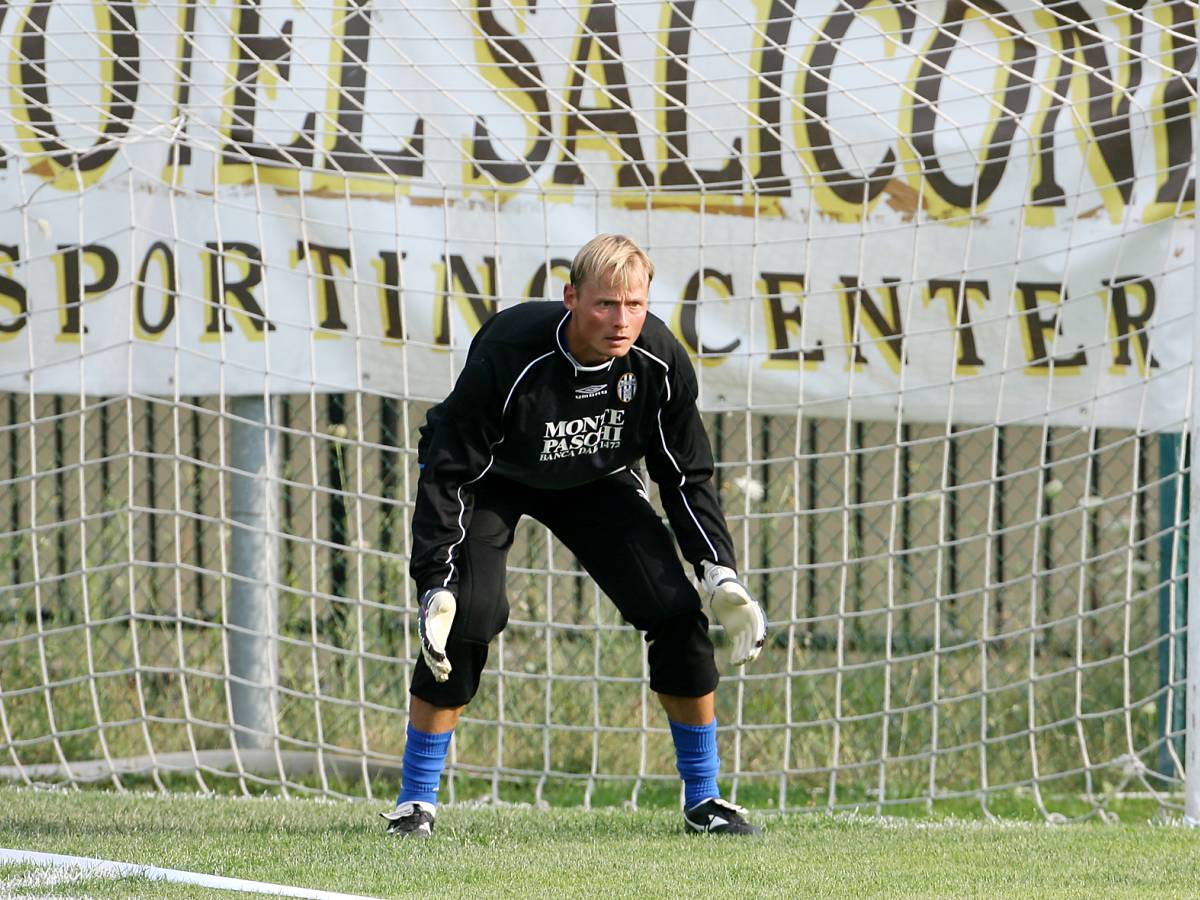 choc nel mondo del calcio alexander manninger muore in un incidente stradale da Ilgiornale.it choc nel mondo del calcio alexander manninger muore in un incidente stradale