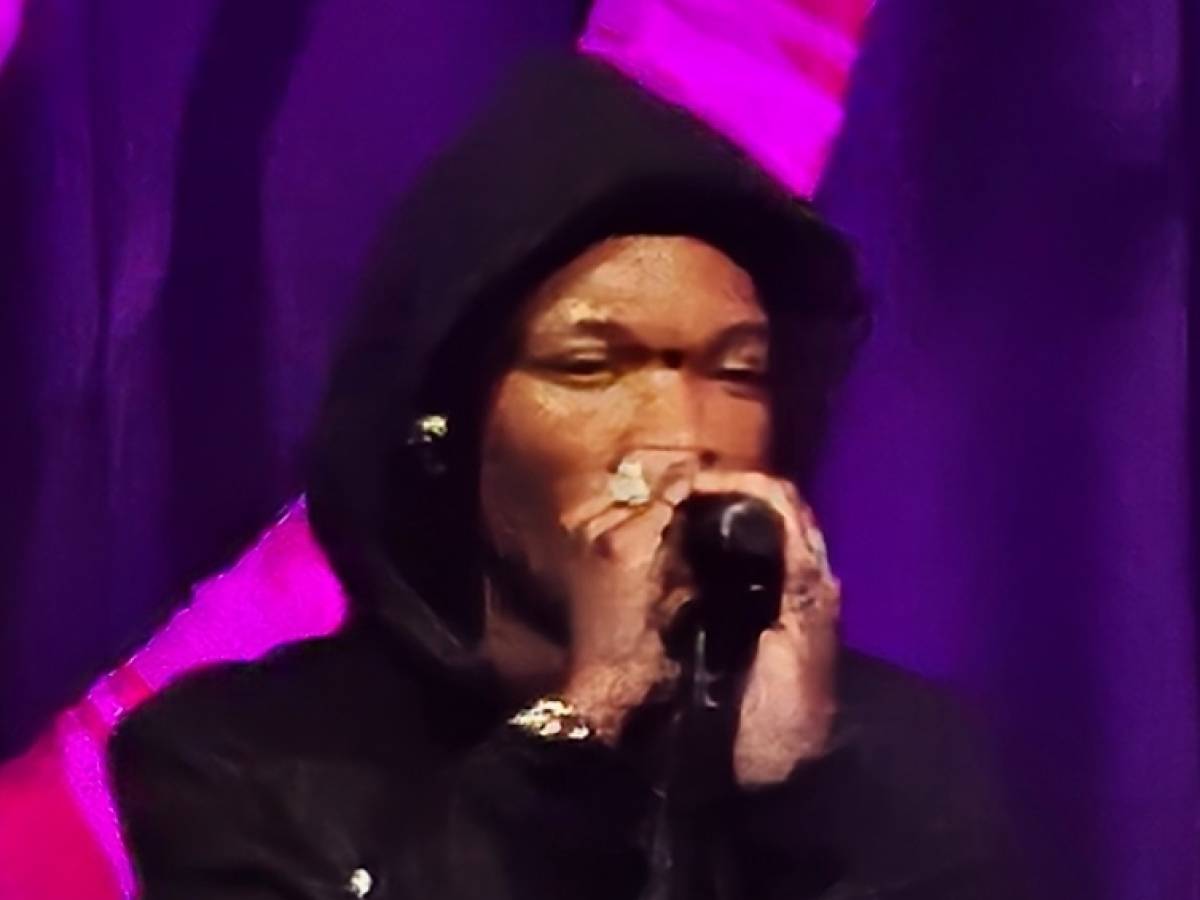 arrestato d4vd il cantante accusato di avere ucciso una 14enne corpo in decomposizione nel bagagliaio della sua auto da Ilgiornale.it arrestato d4vd il cantante accusato di avere ucciso una 14enne corpo in decomposizione nel bagagliaio della sua auto