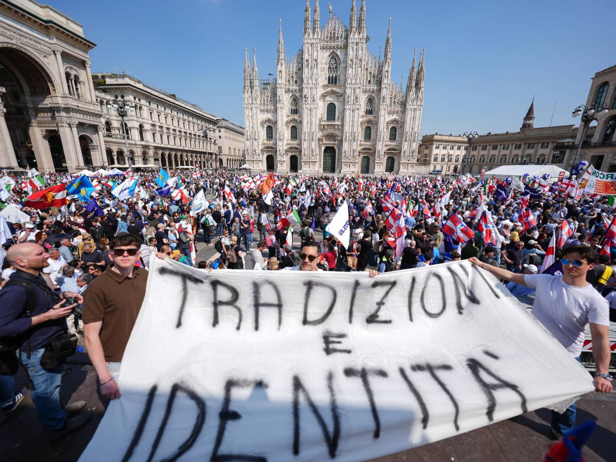 all8217ombra del duomo anche i trattori con i clacson non ci arrenderemo da Ilgiornale.it all8217ombra del duomo anche i trattori con i clacson non ci arrenderemo