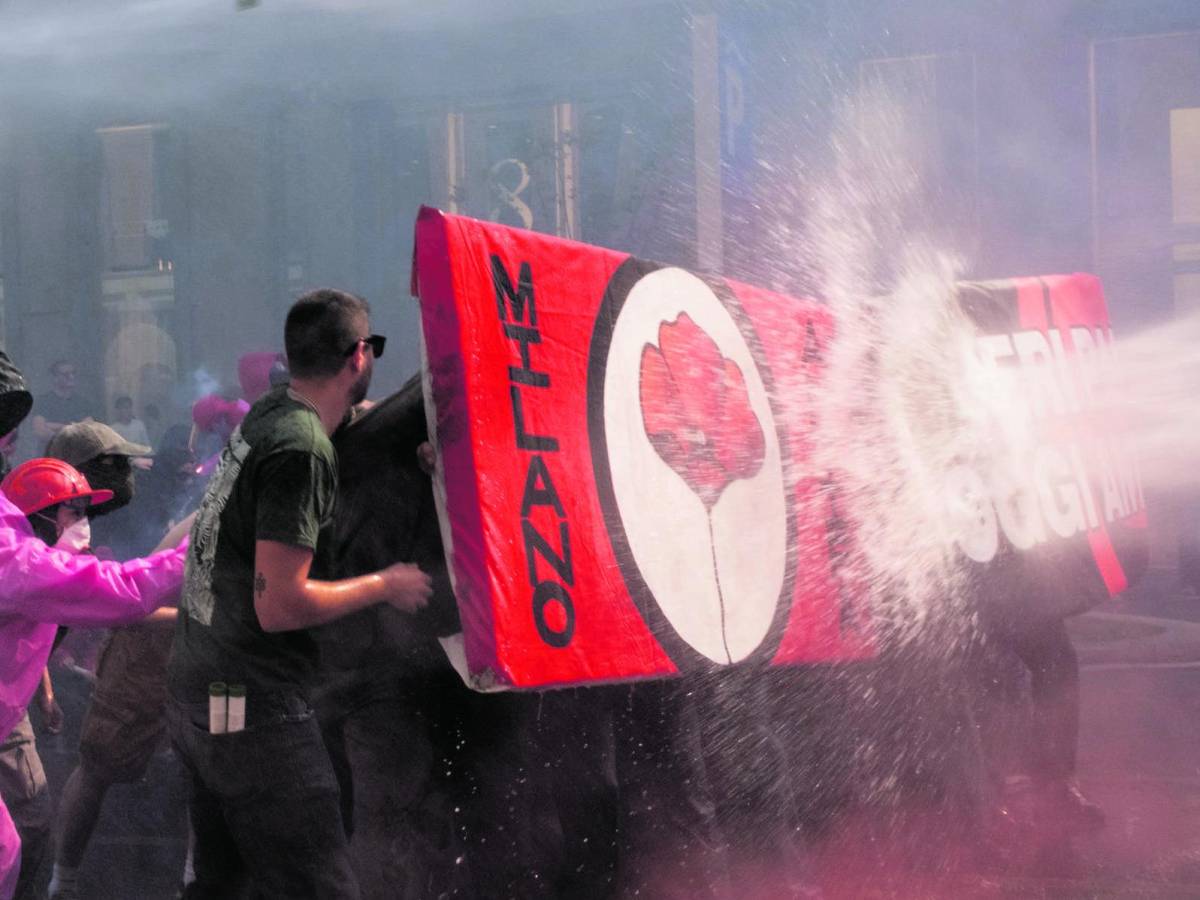 la rabbia antagonista blocca le citt224 da Ilgiornale.it la rabbia antagonista blocca le citt224