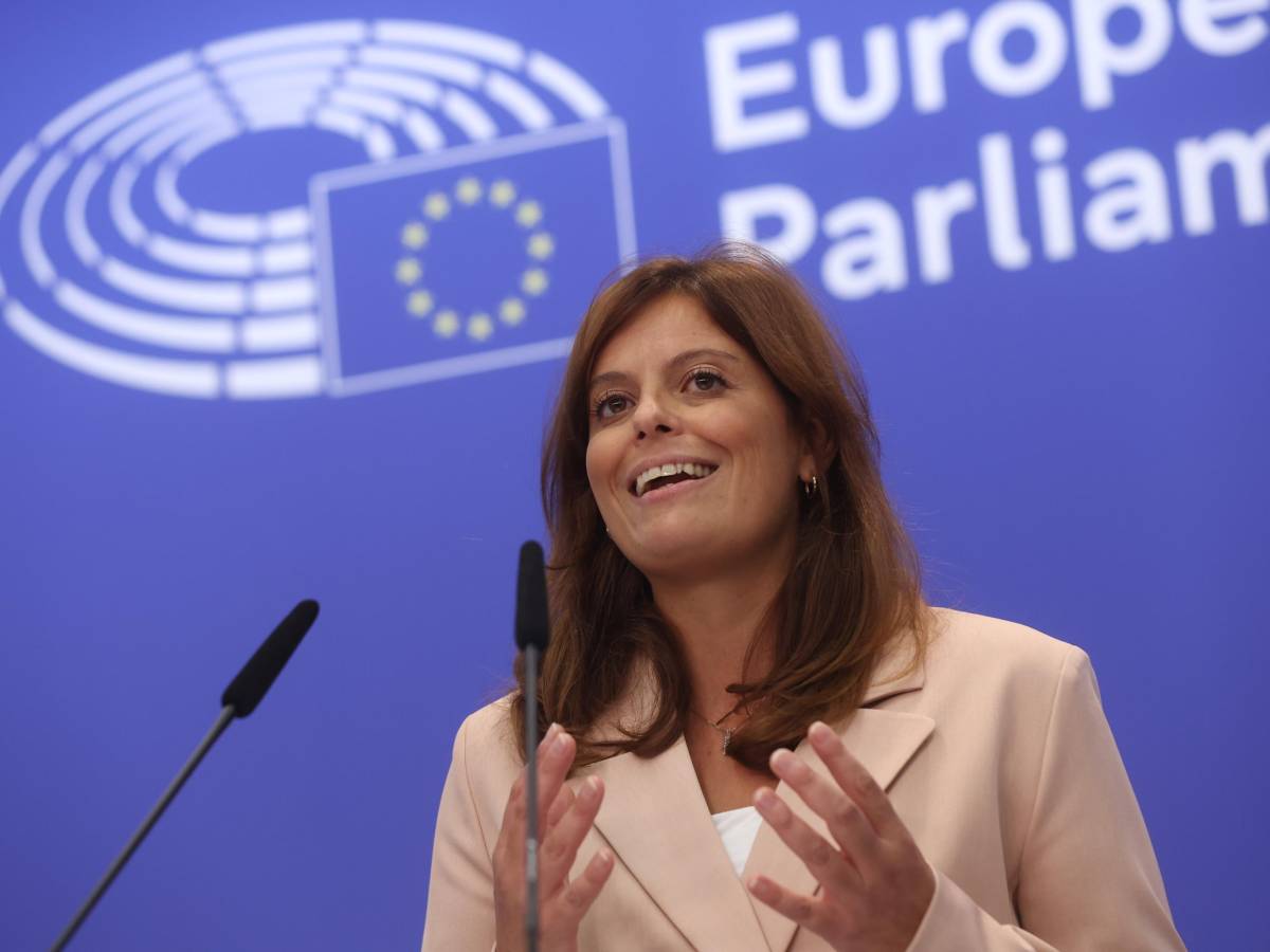 la salis trollante attacca la lega quattro gatti in piazza ma le immagini la smentiscono da Ilgiornale.it la salis trollante attacca la lega quattro gatti in piazza ma le immagini la smentiscono