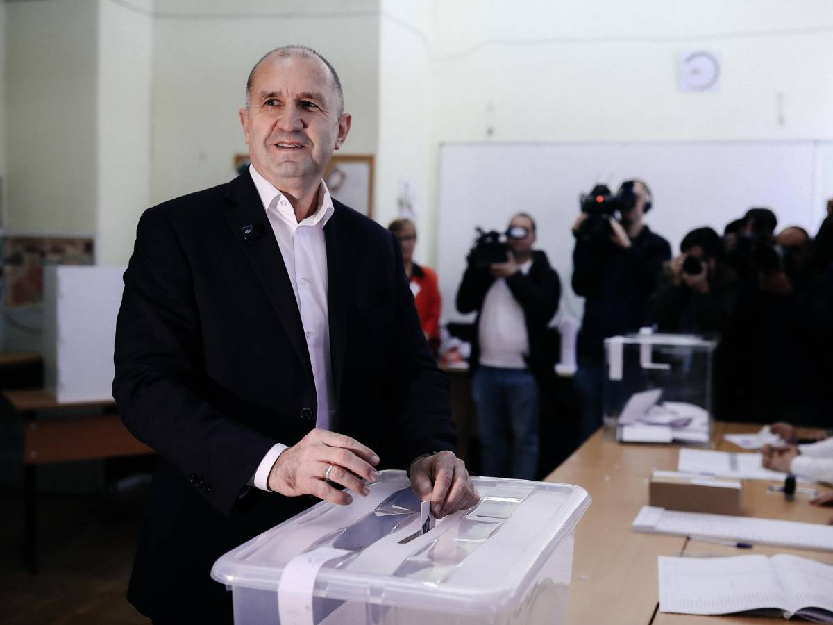 bulgaria vince rumen radev chi 232 l esperto top gun filo putin che ha dichiarato guerra agli oligarchi da Ilgiornale.it bulgaria vince rumen radev chi 232 l esperto top gun filo putin che ha dichiarato guerra agli oligarchi