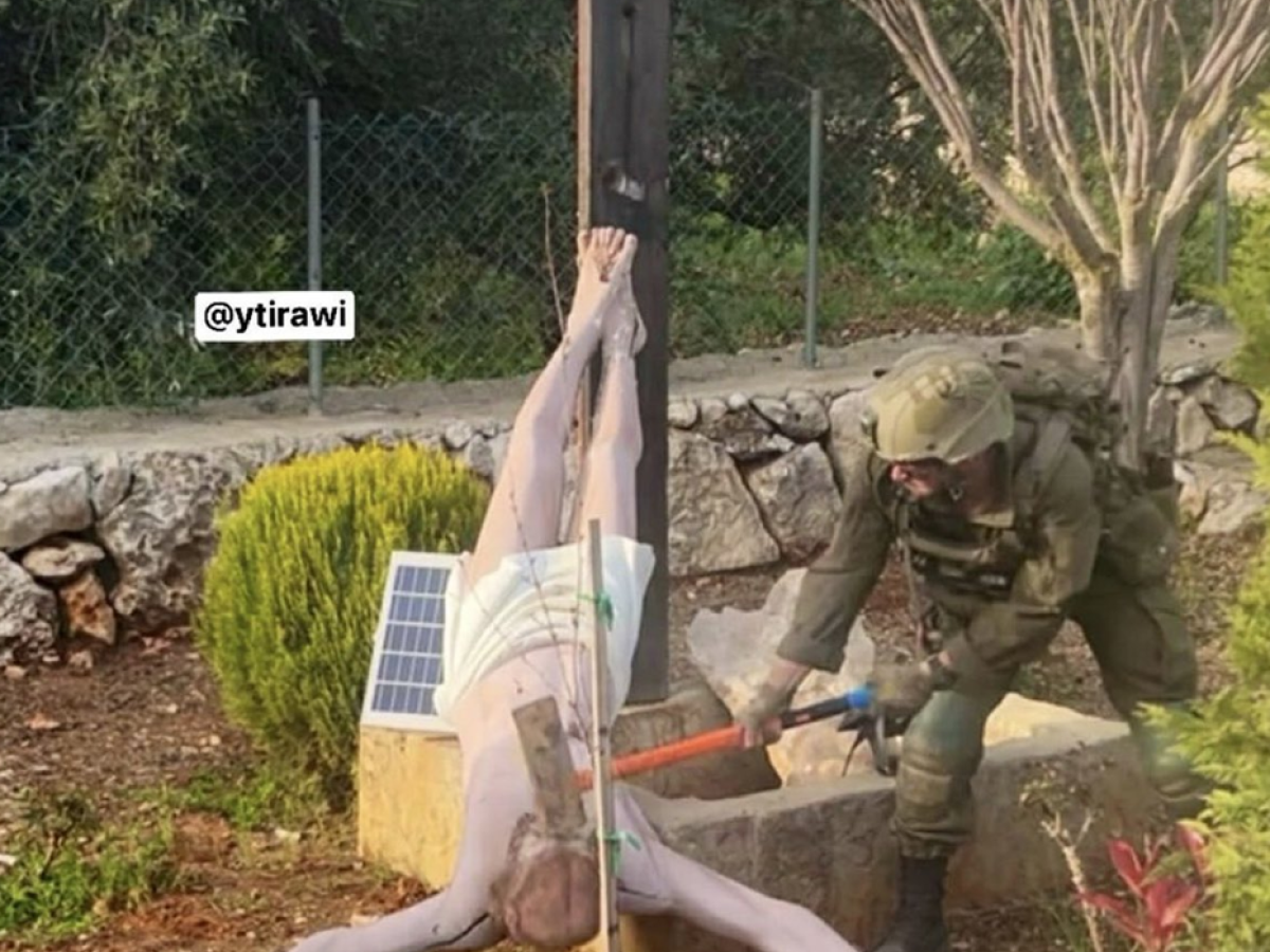 profanata una statua di ges249 in libano bufera sull idf da Ilgiornale.it profanata una statua di ges249 in libano bufera sull idf