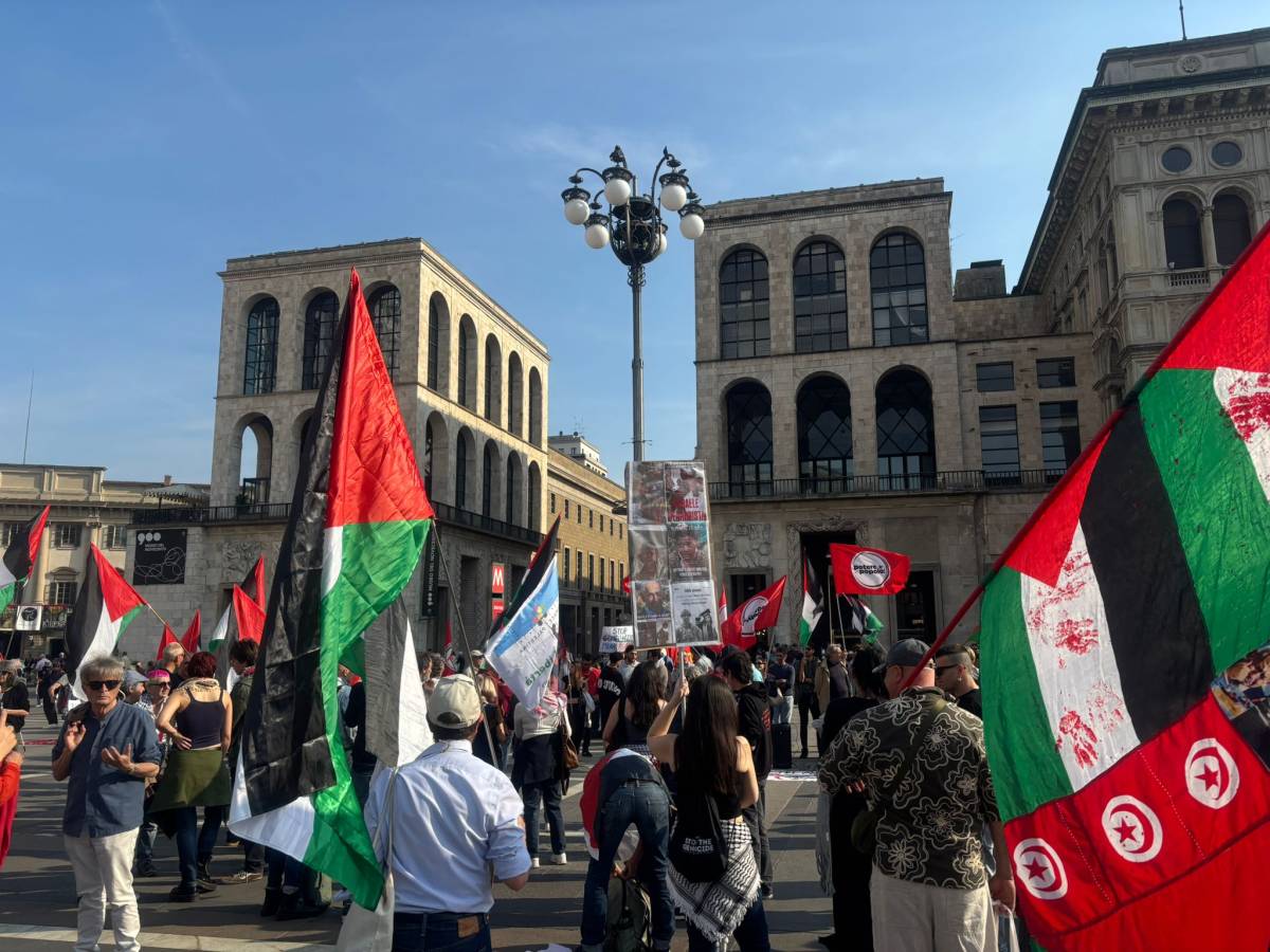 cori per hannoun distintivi di hezbollah e insulti al pd l odio dei pro pal in piazza duomo da Ilgiornale.it cori per hannoun distintivi di hezbollah e insulti al pd l odio dei pro pal in piazza duomo