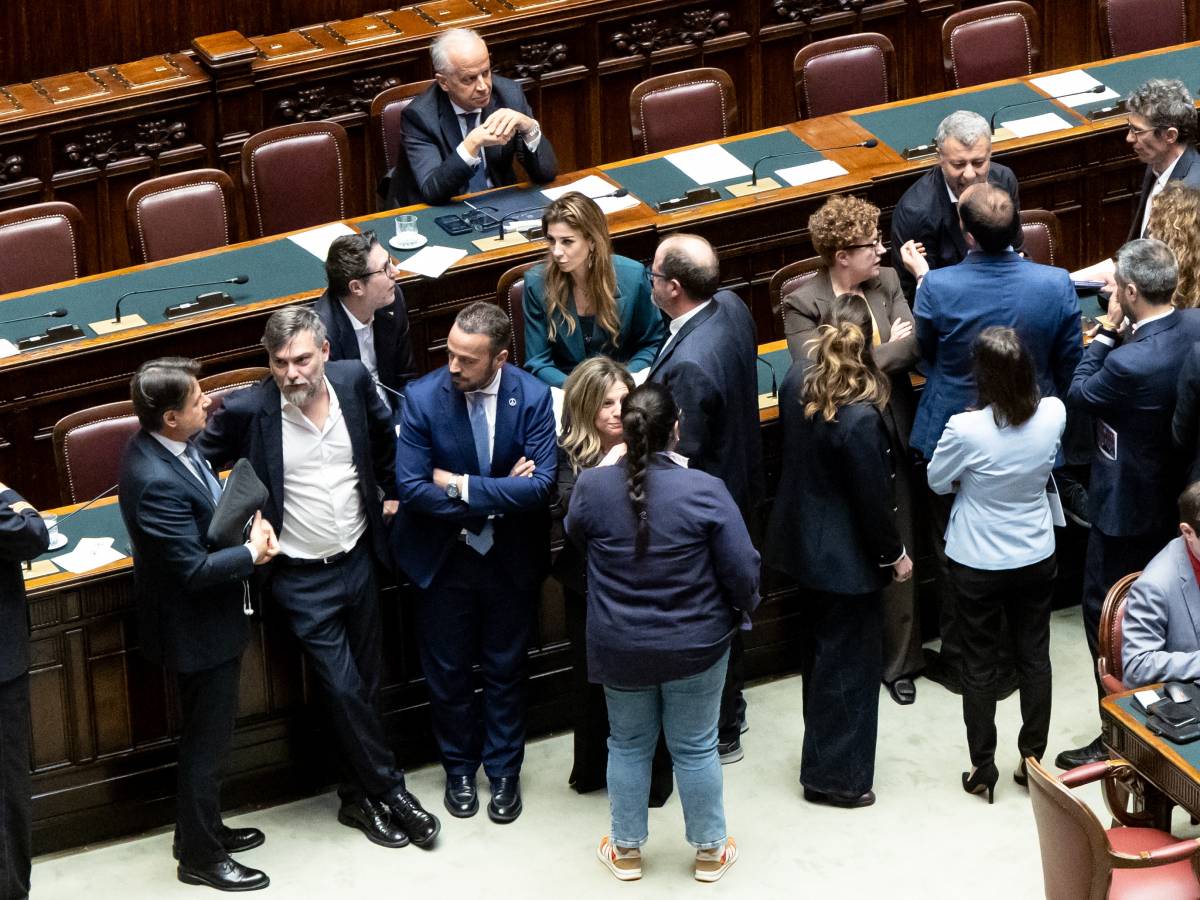 dl sicurezza le opposizioni scatenano il caos meloni nessun pasticcio il governo pone la fiducia domani il voto da Ilgiornale.it dl sicurezza le opposizioni scatenano il caos meloni nessun pasticcio il governo pone la fiducia domani il voto