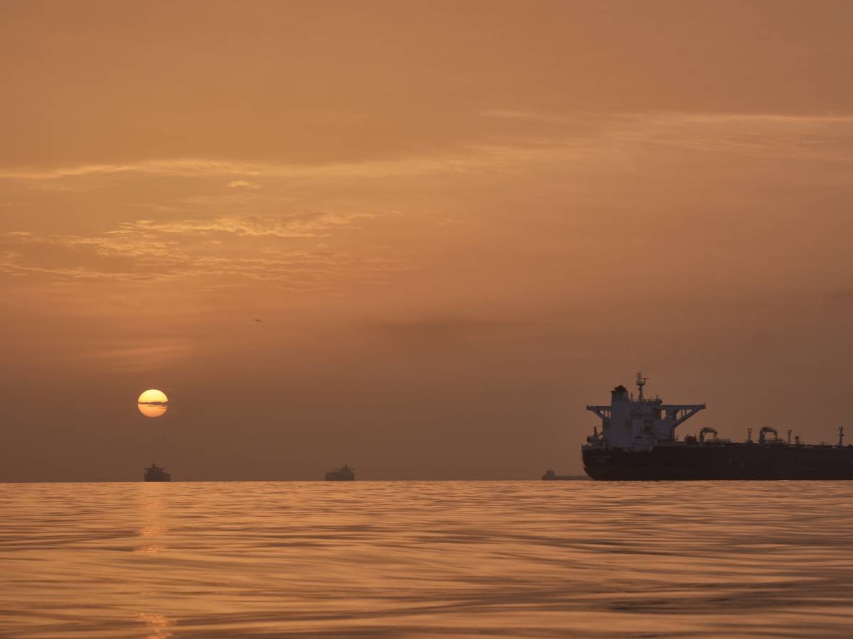 iran negoziati in stallo trump sono al collasso finanziario i pasdaran sparano a una nave cargo a hormuz da Ilgiornale.it iran negoziati in stallo trump sono al collasso finanziario i pasdaran sparano a una nave cargo a hormuz