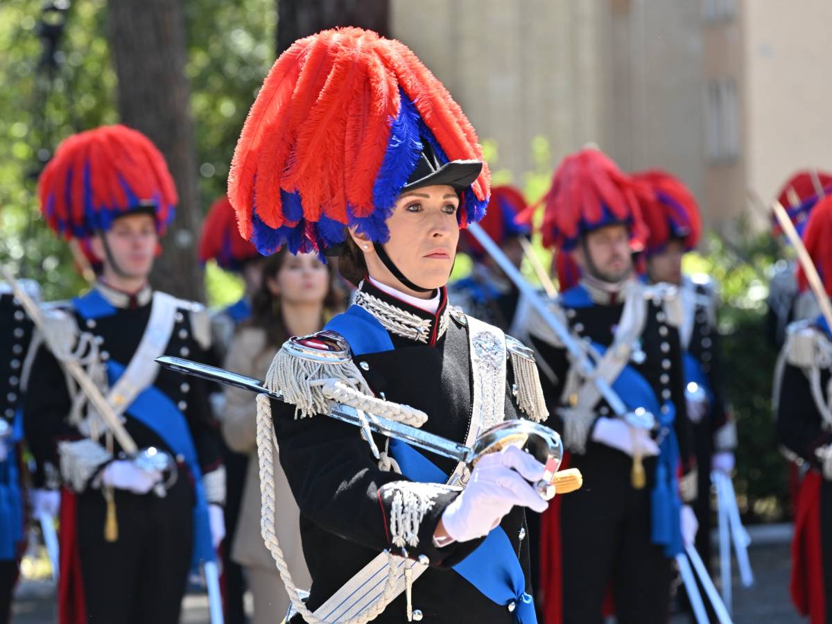 carabinieri giurano 135 nuovi ufficiali fedelt224 alla costituzione e dovere verso la nazione da Ilgiornale.it carabinieri giurano 135 nuovi ufficiali fedelt224 alla costituzione e dovere verso la nazione