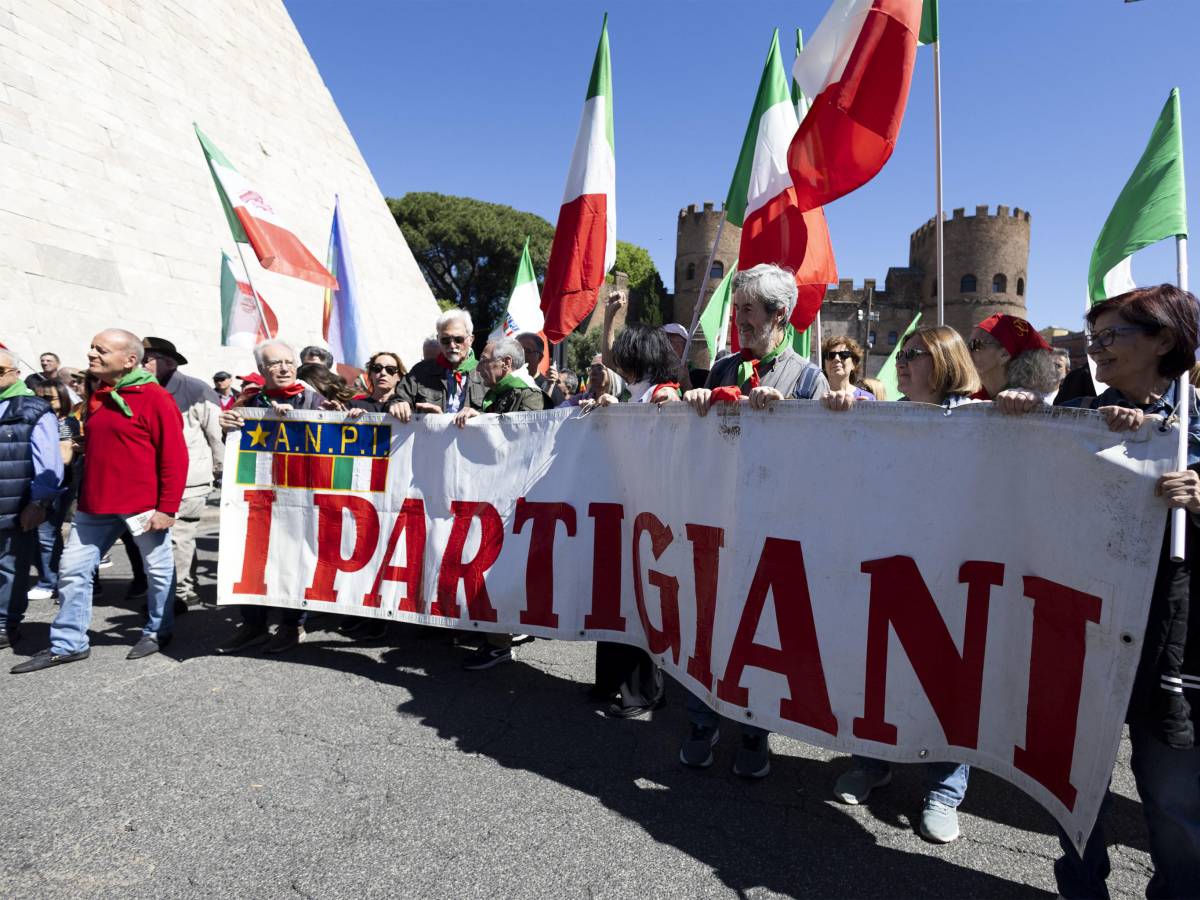 il 25 aprile nelle piazze digitali da Ilgiornale.it il 25 aprile nelle piazze digitali