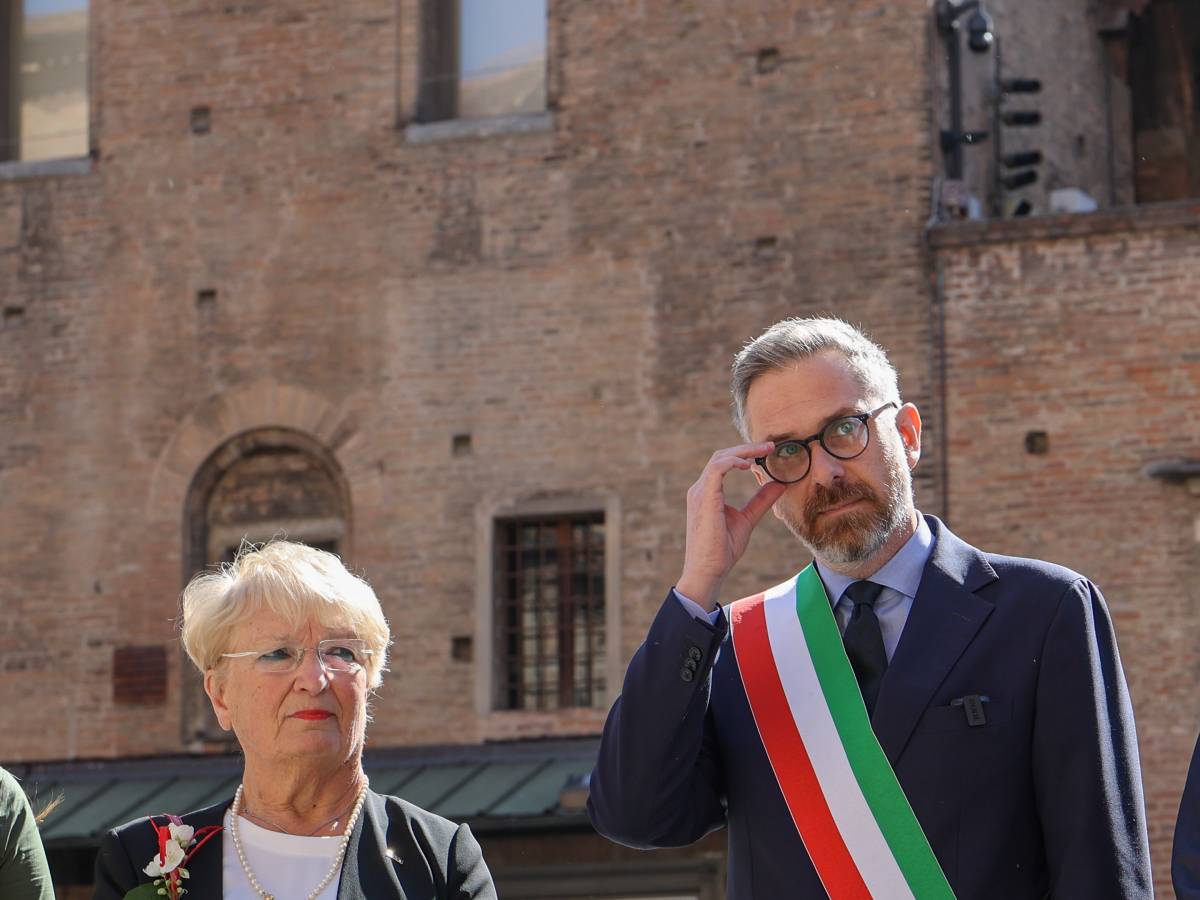 bologna lepore contestato dai pro pal lancio di verdure contro fdi da Ilgiornale.it bologna lepore contestato dai pro pal lancio di verdure contro fdi