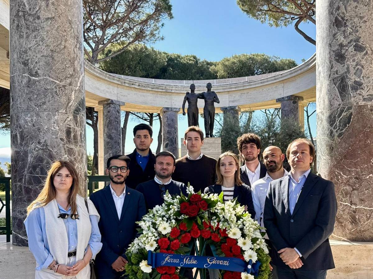 25 aprile l omaggio dei giovani di fi ai caduti al cimitero americano di nettuno da Ilgiornale.it 25 aprile l omaggio dei giovani di fi ai caduti al cimitero americano di nettuno