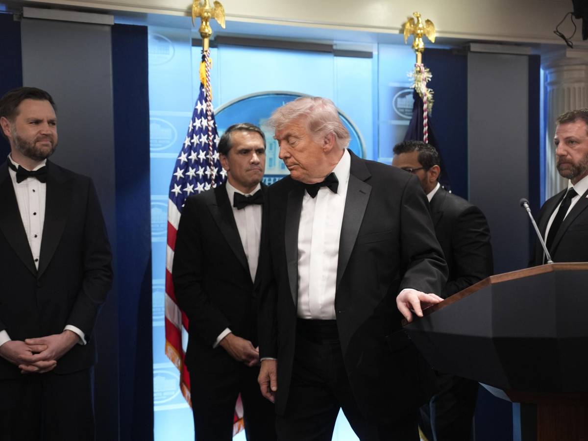 paura alla cena coi corrispondenti trump spari da un uomo malato che odia i cristiani da Ilgiornale.it paura alla cena coi corrispondenti trump spari da un uomo malato che odia i cristiani