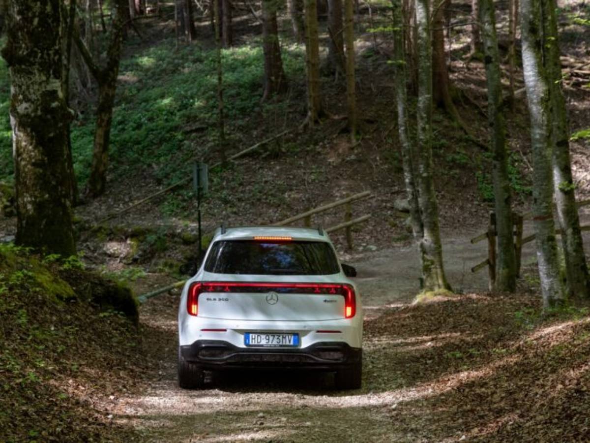 nuova mercedes benz glb il suv elettrico a 7 posti brilla per efficienza primo contatto su strada da Ilgiornale.it nuova mercedes benz glb il suv elettrico a 7 posti brilla per efficienza primo contatto su strada