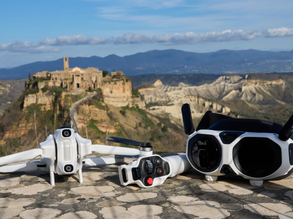 insta360 punta sull8217arte e lancia un display per i selfie da Ilgiornale.it insta360 punta sull8217arte e lancia un display per i selfie