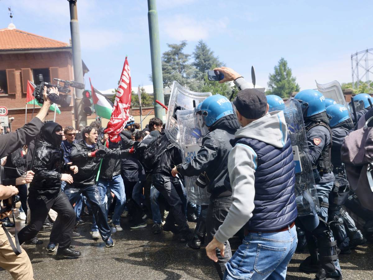 professionisti del disordine e propaganda web se il video della rivolta diventa un meme da Ilgiornale.it professionisti del disordine e propaganda web se il video della rivolta diventa un meme