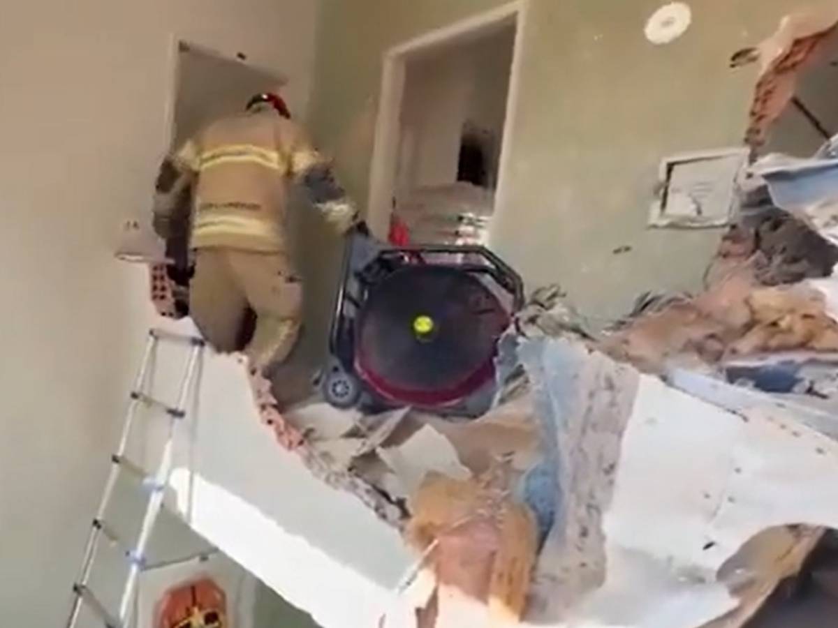 l aereo si schianta contro un palazzo due morti e tre feriti gravi da Ilgiornale.it l aereo si schianta contro un palazzo due morti e tre feriti gravi