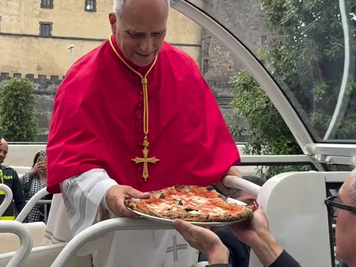 papa leone xiv a napoli la pizza dedicata a lui il video di pascal vicedomini da Ilgiornale.it papa leone xiv a napoli la pizza dedicata a lui il video di pascal vicedomini