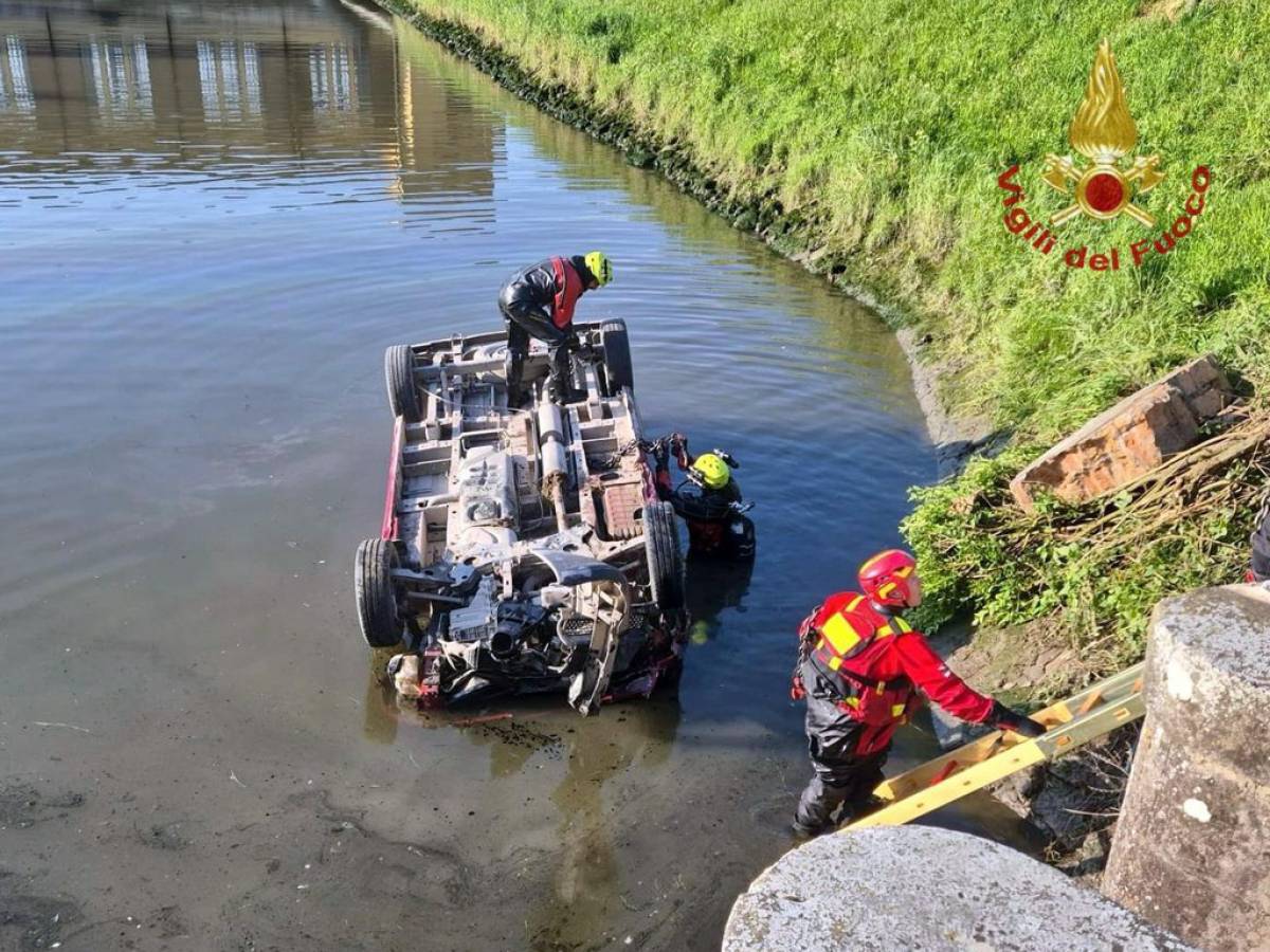 tragedia a chioggia minivan finisce nel canale tre morti da Ilgiornale.it tragedia a chioggia minivan finisce nel canale tre morti