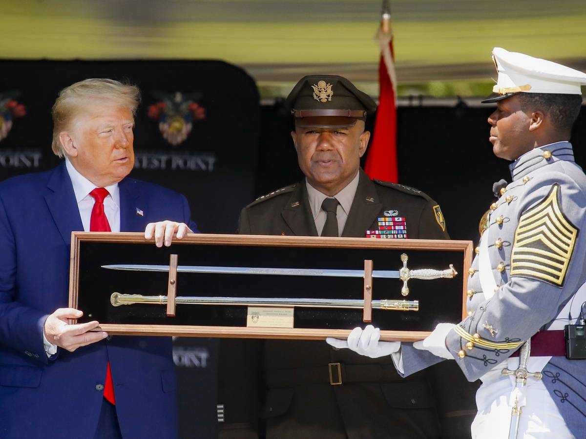 mazze da golf aerei e nobel ecco come funziona la diplomazia dei regali a trump da Ilgiornale.it mazze da golf aerei e nobel ecco come funziona la diplomazia dei regali a trump