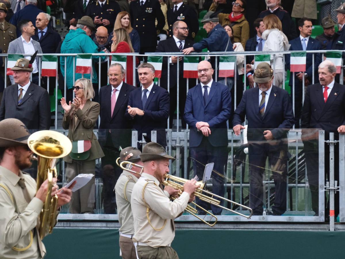 vigliacco la denuncia di furto dell8217alpino a genova gli hanno rubato il cappello da Ilgiornale.it vigliacco la denuncia di furto dell8217alpino a genova gli hanno rubato il cappello