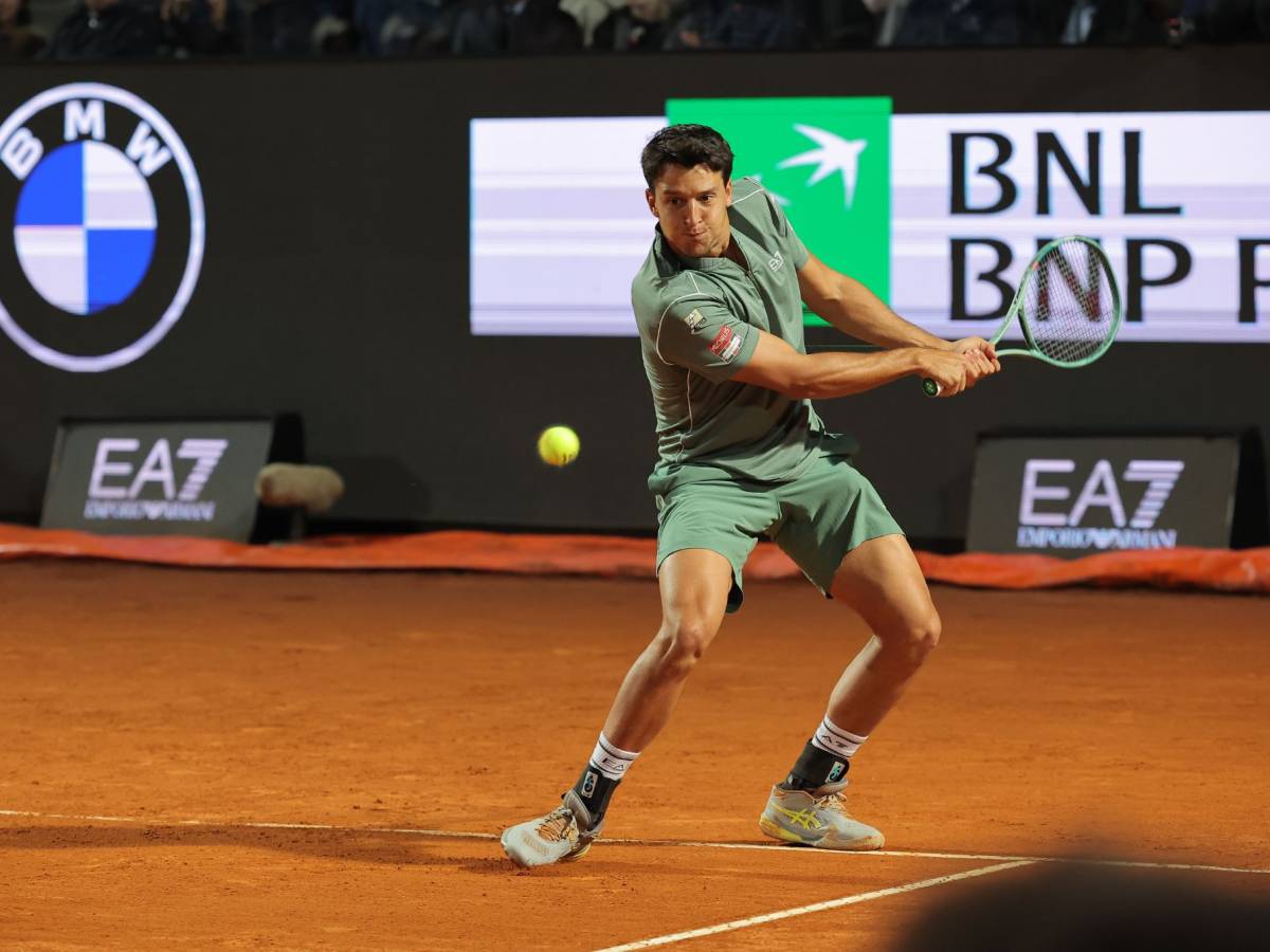 internazionali una notte indimenticabile darderi sconfigge jodar in tre set e vola in semifinale da Ilgiornale.it internazionali una notte indimenticabile darderi sconfigge jodar in tre set e vola in semifinale