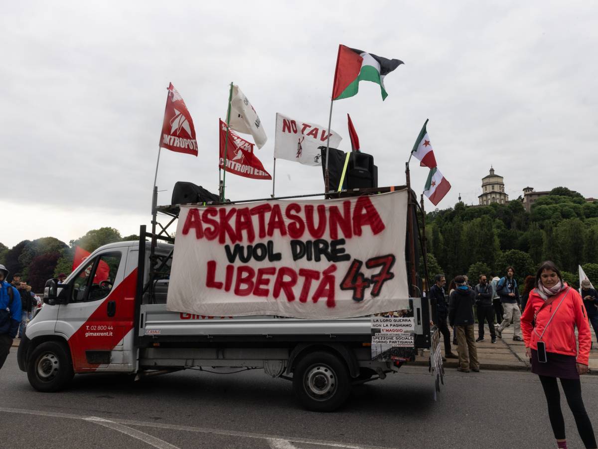 gli anarchici da carte bollate di askatasuna provano a zittire il giornale cerno fanno pena non paura8230 almeno i loro padri criminali non frignavano dalla mammina da Ilgiornale.it gli anarchici da carte bollate di askatasuna provano a zittire il giornale cerno fanno pena non paura8230 almeno i loro padri criminali non frignavano dalla mammina