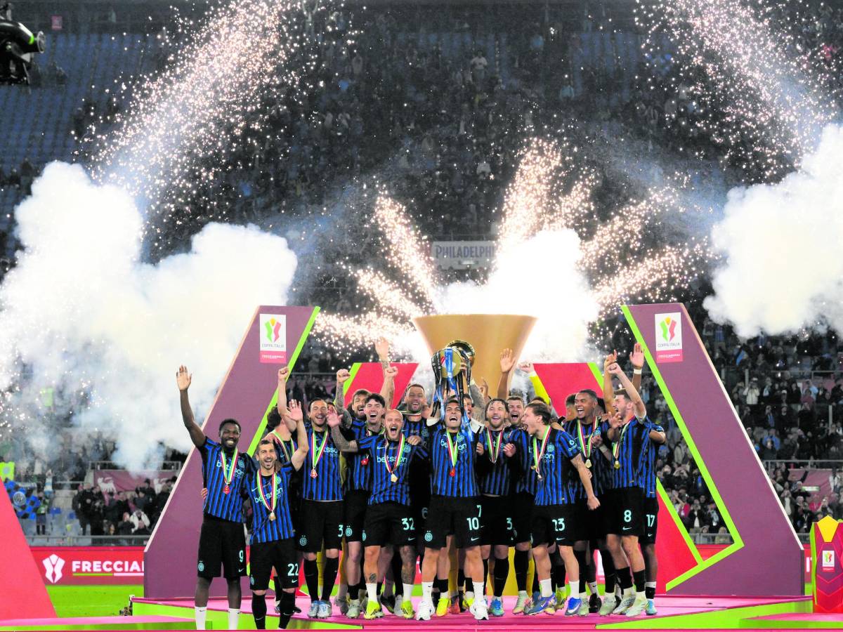 inter tutto pronto per la festa parata per celebrare lo scudetto e la coppa da Ilgiornale.it inter tutto pronto per la festa parata per celebrare lo scudetto e la coppa