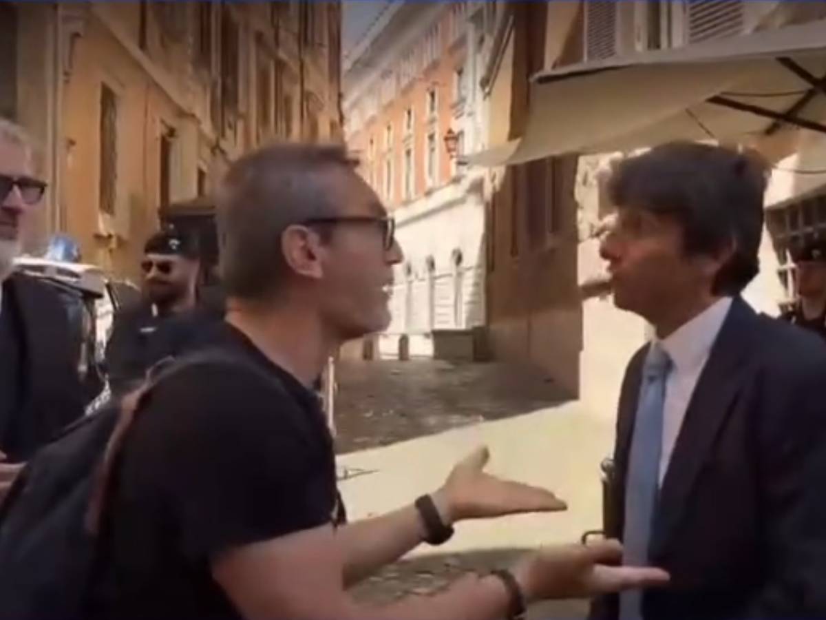 vergognatevi siete degli str8230 insulti a donzelli da parte di un militante pro immigrazione da Ilgiornale.it vergognatevi siete degli str8230 insulti a donzelli da parte di un militante pro immigrazione