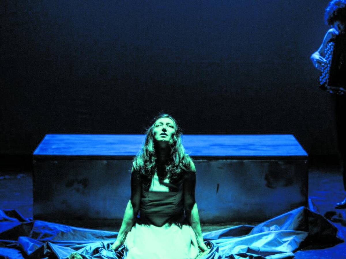 Arianna Scommegna porta in scena il "Magnificat" di Alda Merini