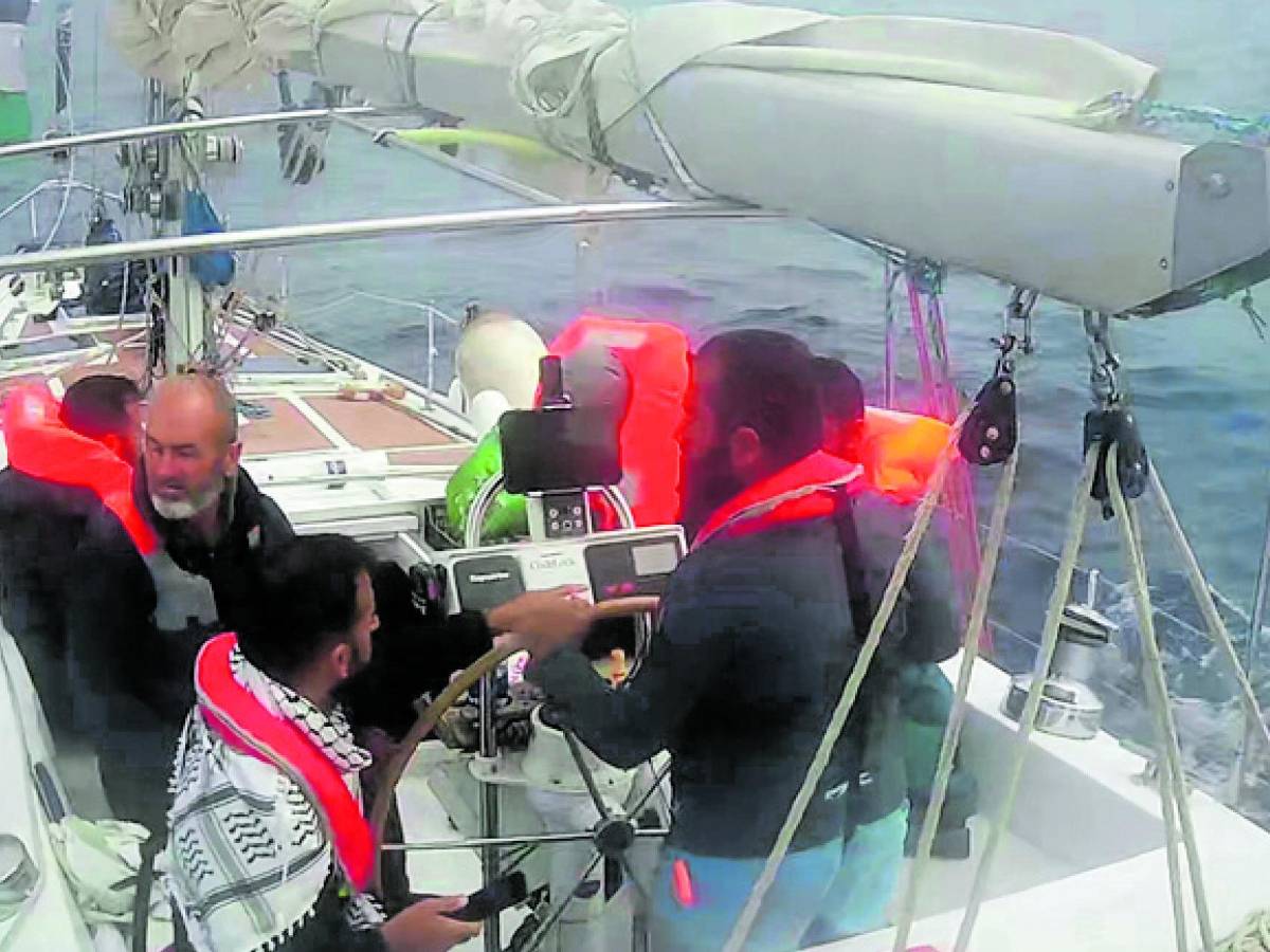 flotilla rientrano in italia carotenuto e mantovani ci hanno incatenato ammanettato e picchiato da Ilgiornale.it flotilla rientrano in italia carotenuto e mantovani ci hanno incatenato ammanettato e picchiato
