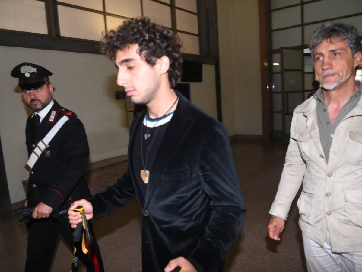 studente accoltellato in corso como a milano il pm chiede 12 e 10 anni per gli aggressori lui li abbraccia in aula da Ilgiornale.it studente accoltellato in corso como a milano il pm chiede 12 e 10 anni per gli aggressori lui li abbraccia in aula