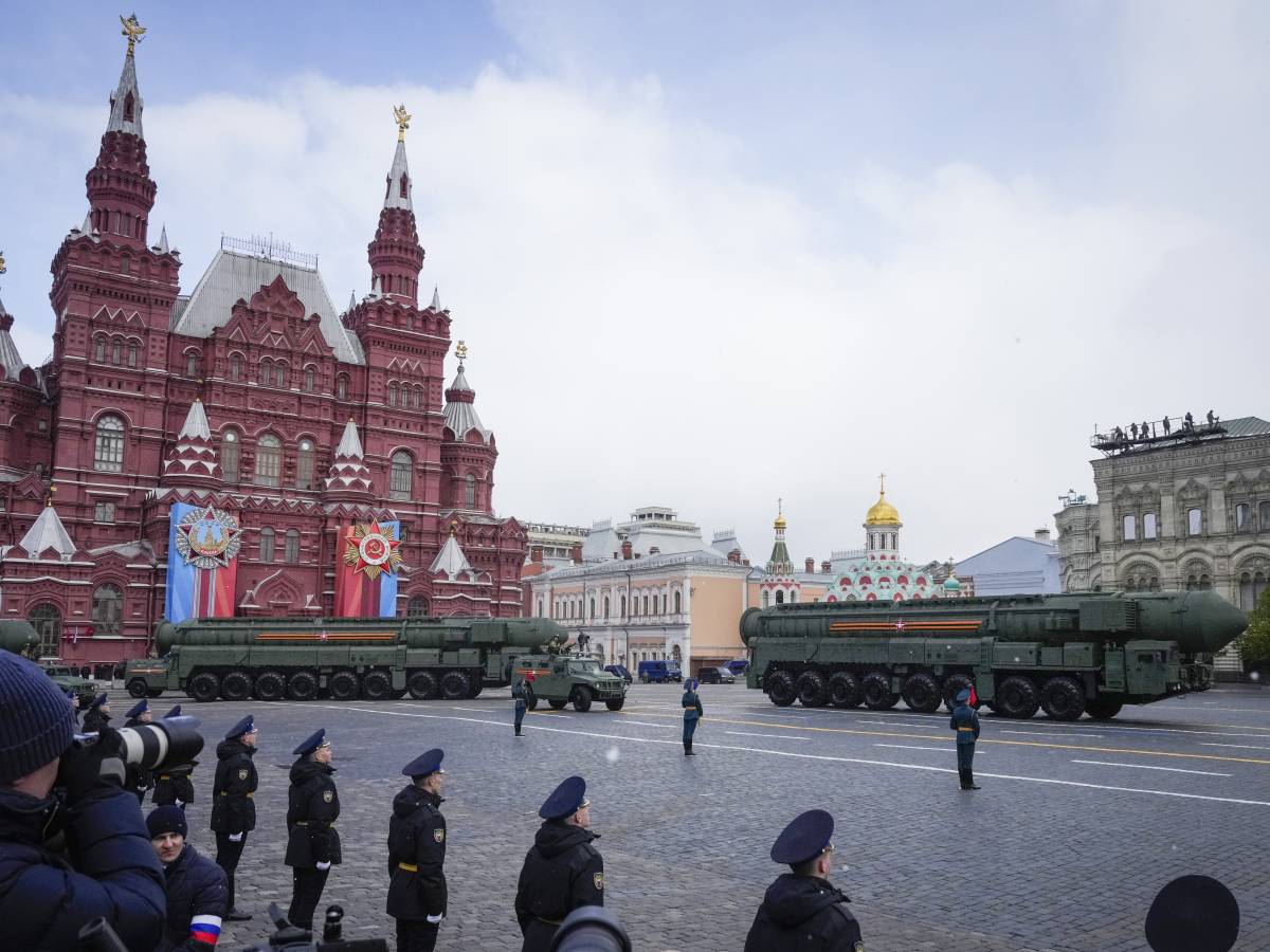 putin schiera la triade nucleare 64mila soldati e sottomarini strategici in azione a cosa punta da Ilgiornale.it putin schiera la triade nucleare 64mila soldati e sottomarini strategici in azione a cosa punta