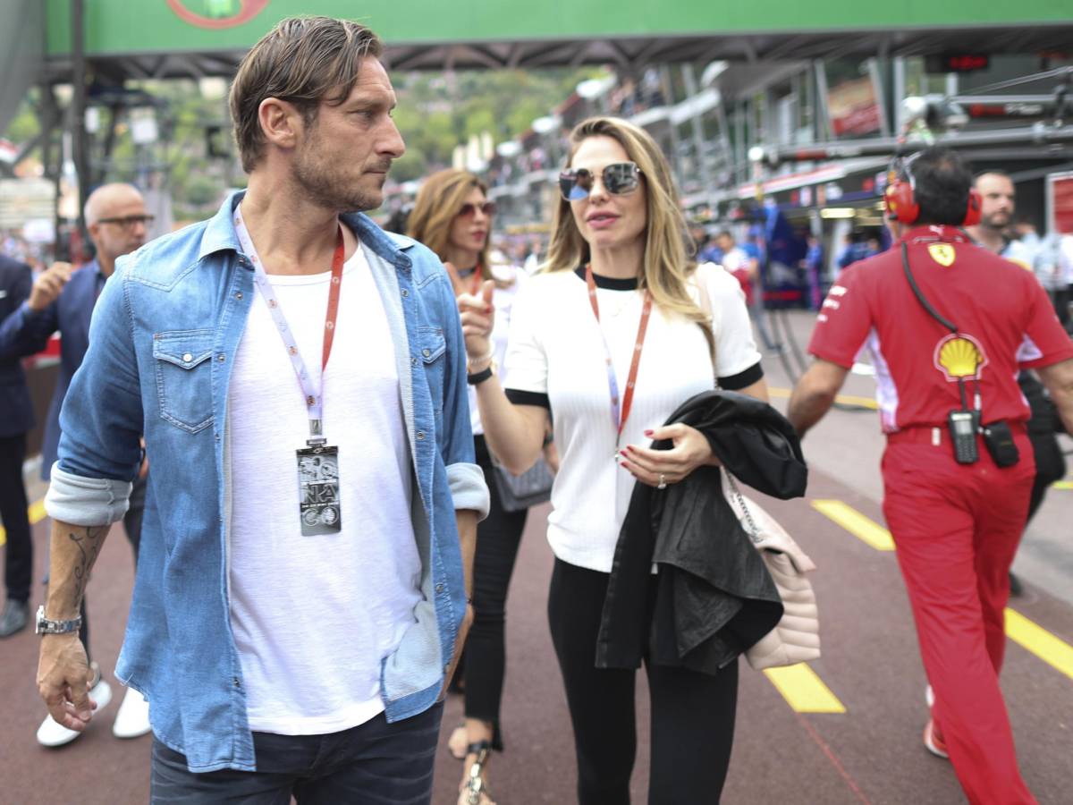 francesco totti e ilary blasi le tappe della crisi fino al divorzio i tradimenti i gossip l8217assegno di mantenimento da Ilgiornale.it francesco totti e ilary blasi le tappe della crisi fino al divorzio i tradimenti i gossip l8217assegno di mantenimento