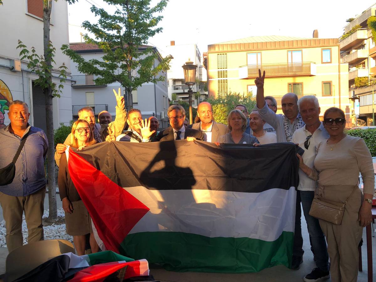 la carica degli islamisti a 5 stelle a venezia spunta pedull224 insieme ai palestinesi da Ilgiornale.it la carica degli islamisti a 5 stelle a venezia spunta pedull224 insieme ai palestinesi
