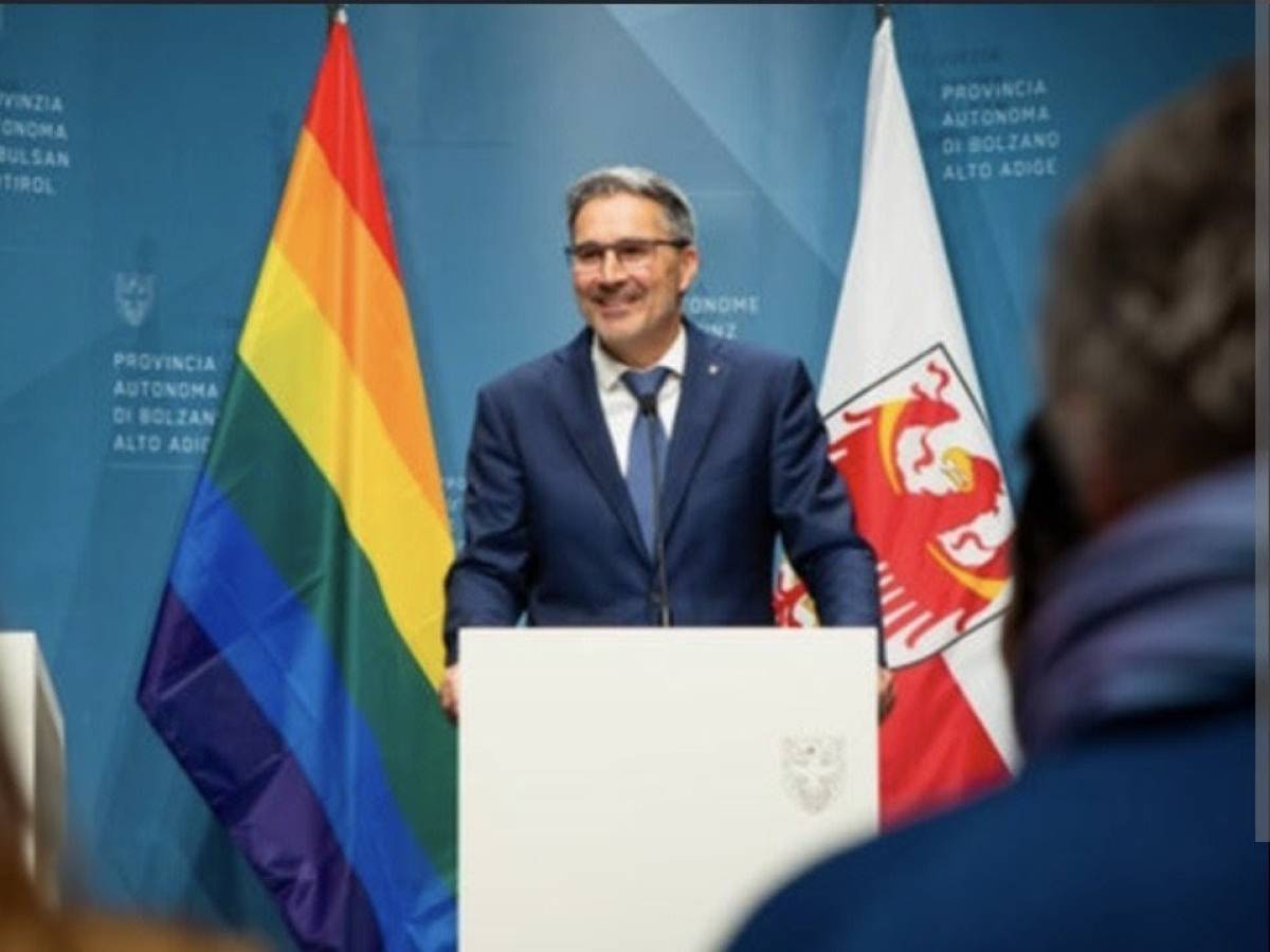pride month alla provincia di bolzano la bandiera rainbow e non il tricolore il vicepresidente io non entro da Ilgiornale.it pride month alla provincia di bolzano la bandiera rainbow e non il tricolore il vicepresidente io non entro