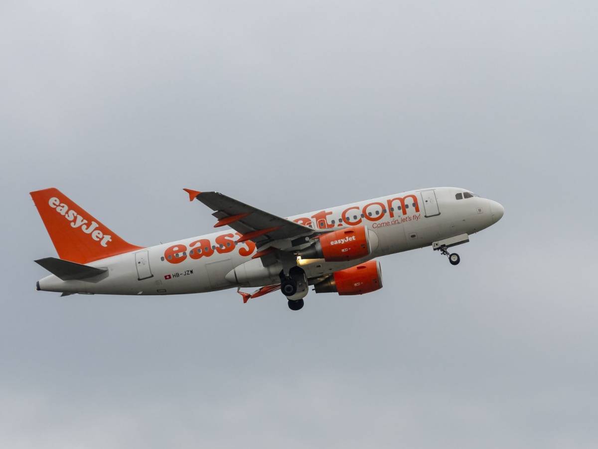 atterraggio d8217emergenza a roma su un volo easyjet panico a bordo per un power bank nella stiva da Ilgiornale.it atterraggio d8217emergenza a roma su un volo easyjet panico a bordo per un power bank nella stiva