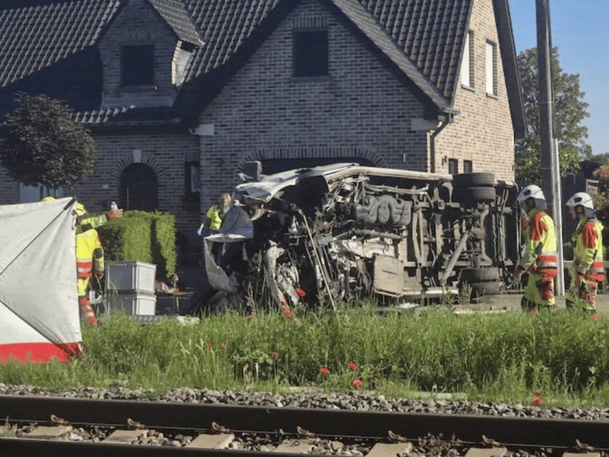 belgio scuolabus investito da un treno diversi morti da Ilgiornale.it belgio scuolabus investito da un treno diversi morti