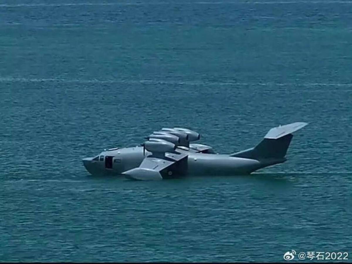 il mostro cinese del mare ora fa paura spuntano i piloni per armi sotto le ali da Ilgiornale.it il mostro cinese del mare ora fa paura spuntano i piloni per armi sotto le ali